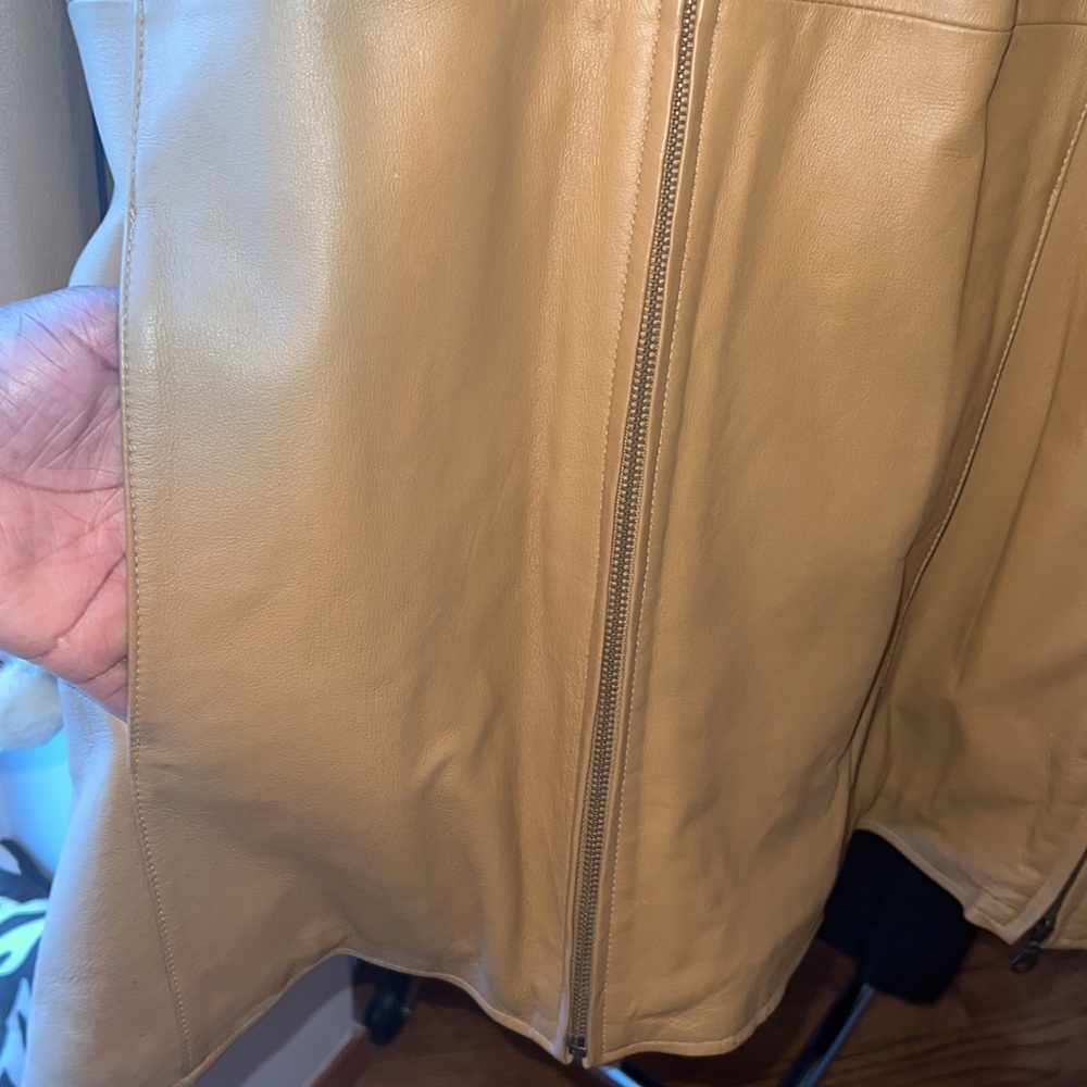 Leather jacket - Picture 5 of 7